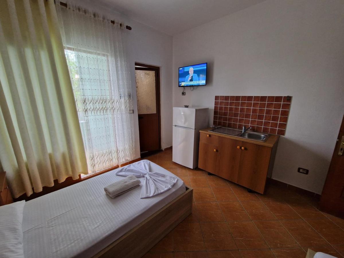 Guest House "Pisha" Durres Exterior photo