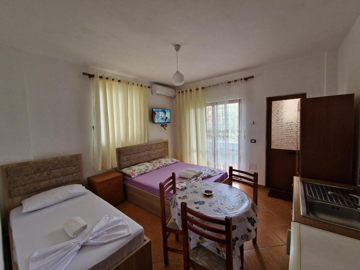 Guest House "Pisha" Durres Exterior photo