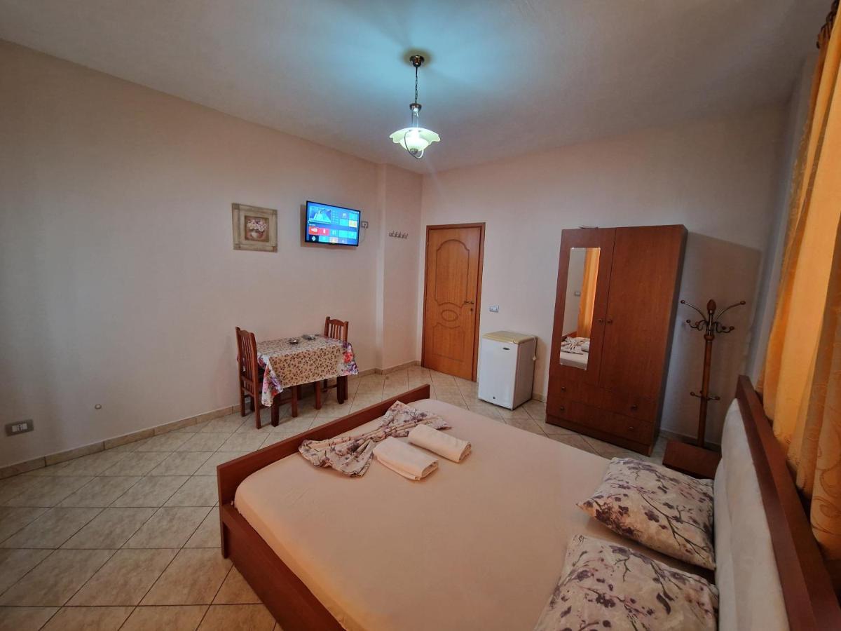 Guest House "Pisha" Durres Exterior photo
