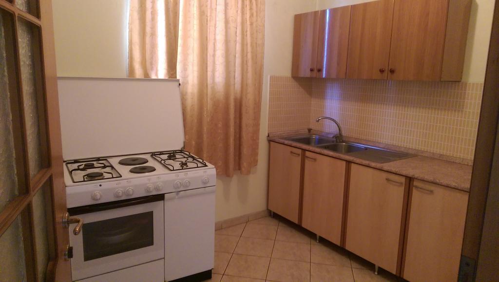 Guest House "Pisha" Durres Exterior photo