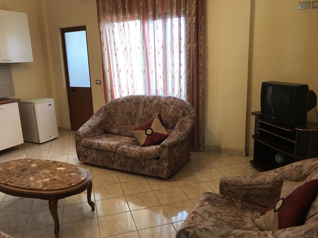 Guest House "Pisha" Durres Exterior photo
