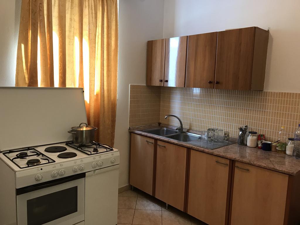 Guest House "Pisha" Durres Exterior photo