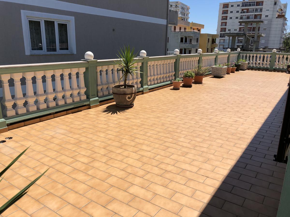 Guest House "Pisha" Durres Exterior photo